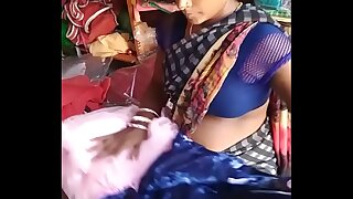 desi sexy perfidious aunty in saree shop